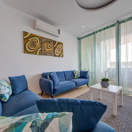 Tigne Seafront 3-bedroom By Shortletsmalta Apartament