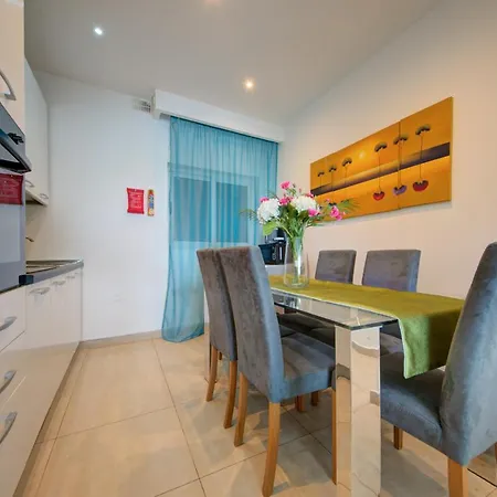 Apartament Tigne Seafront 3-bedroom By Shortletsmalta Sliema