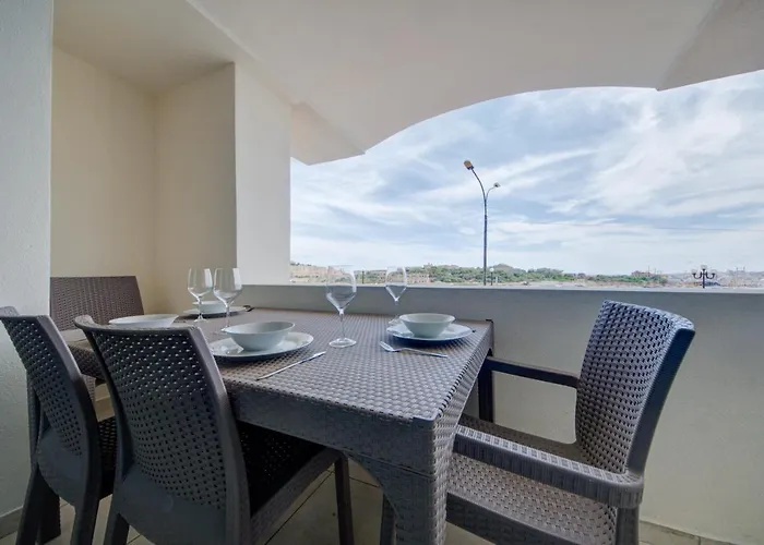 Tigne Seafront 3-bedroom By Shortletsmalta *