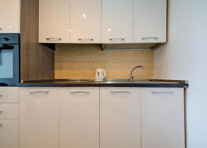 Tigne Seafront 3-bedroom By Shortletsmalta Hotel *