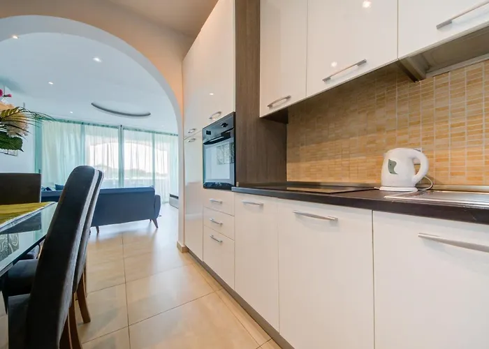 Hotel Tigne Seafront 3-bedroom By Shortletsmalta *