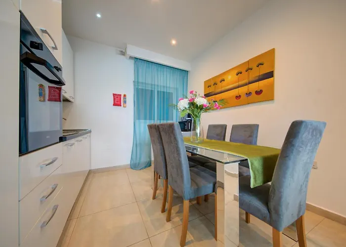 Hotel Tigne Seafront 3-bedroom By Shortletsmalta Sliema