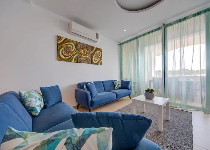 Tigne Seafront 3-bedroom By Shortletsmalta Otel