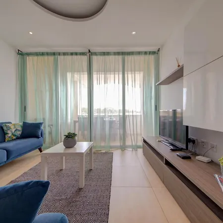 Tigne Seafront 3-bedroom By Shortletsmalta *